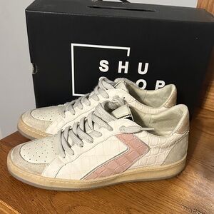 ShuShop Women's White and Pink Croc-Embossed Sneakers